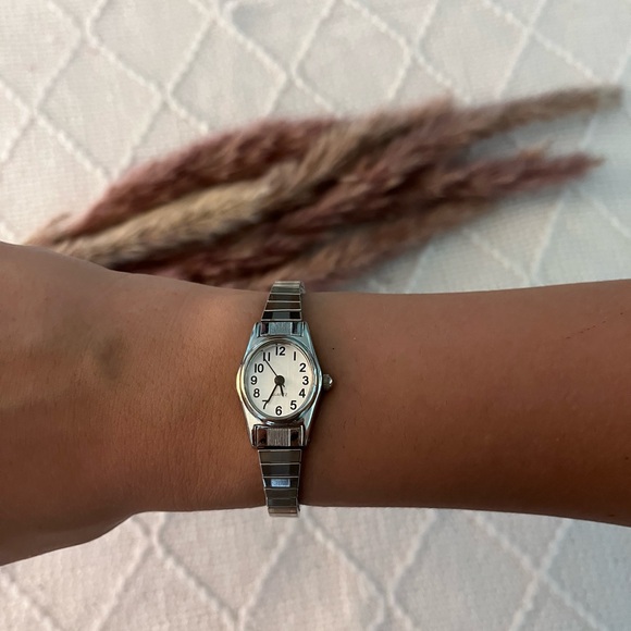 Vintage Silver Quartz Bracelet Watch - Picture 7 of 8